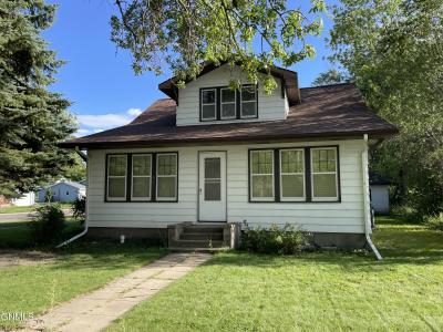 812 4th Street, Carrington, North Dakota 58421