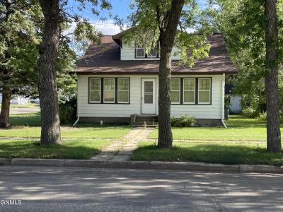 812 4th Street, Carrington, Dakota Du Nord 58421, États-Unis