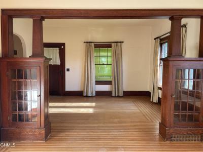 812 4th Street, Carrington, Dakota Du Nord 58421, États-Unis