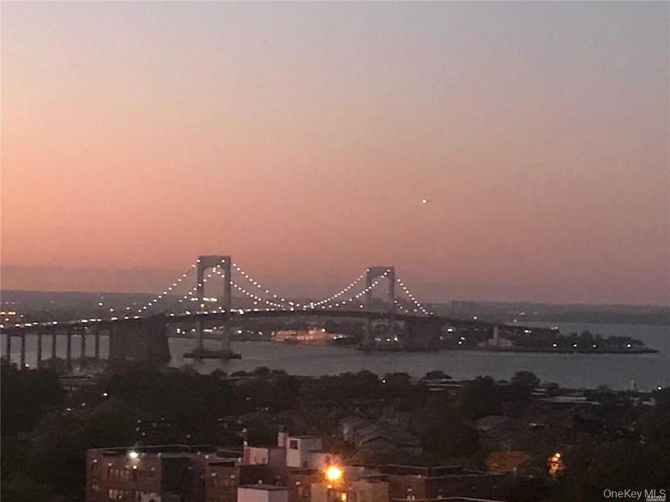 1 Bay Club Drive 14-H, Bayside, New York 11360, Stati Uniti