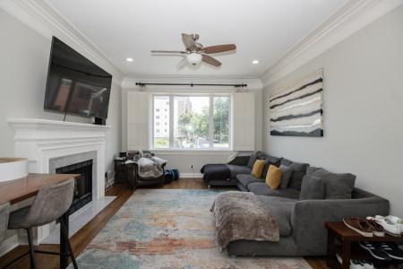 323 W Schiller Street , 1W, Chicago, 伊利諾州 60610, 美國