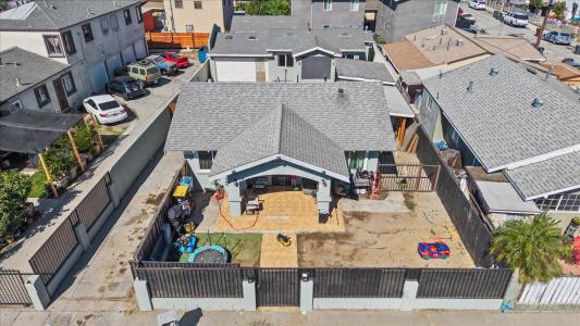 809 N Tamarind Ave, Compton, California 90220, Estados Unidos