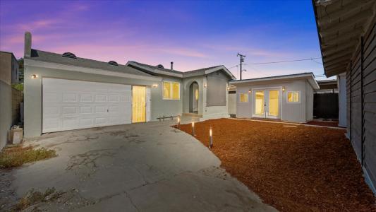 809 N Tamarind Ave, Compton, Californie 90220, États-Unis