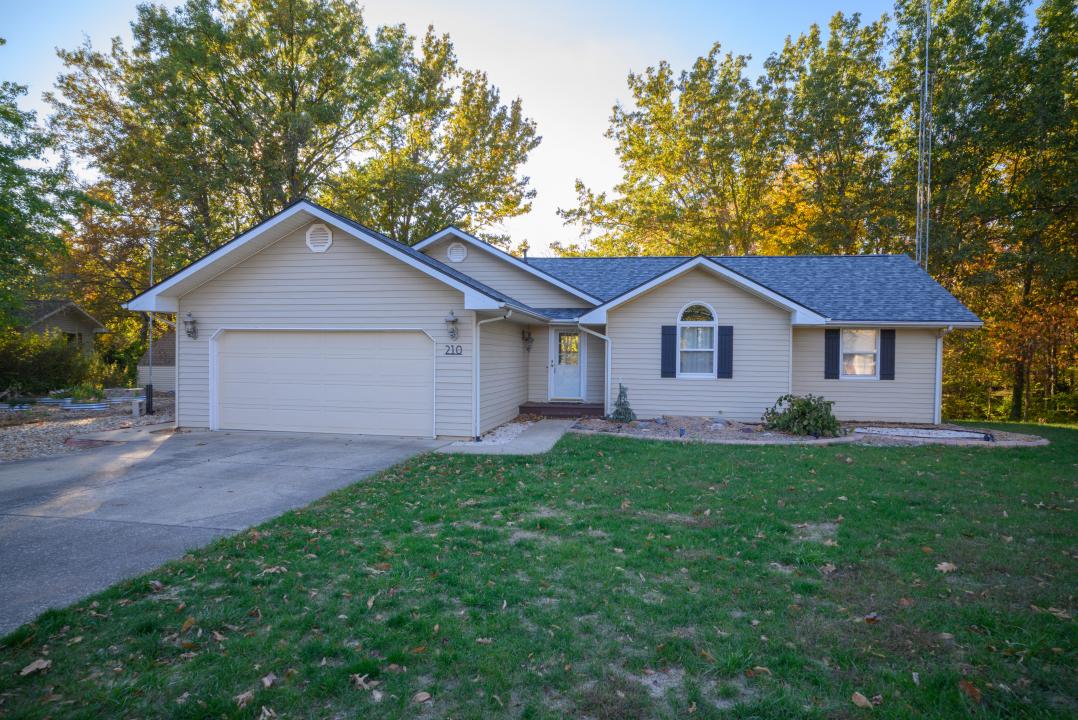 210 Lands End Road, Hillsboro, 伊利諾州 62049, 美國