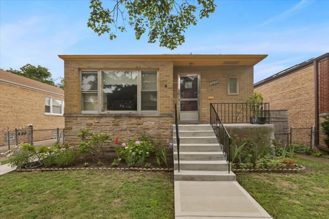 2643 W Pratt Avenue, Chicago, Illinois 60645