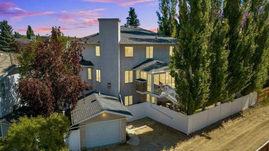 40 DREVER CLOSE, Red Deer, アルバータ T4R 2N6, カナダ