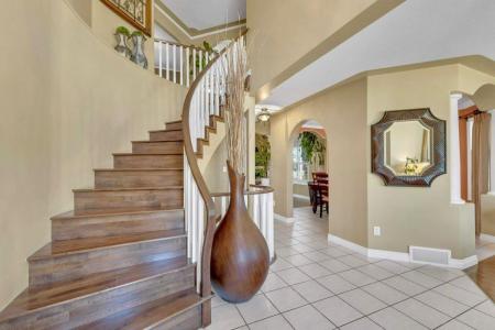 40 DREVER CLOSE, Red Deer, アルバータ T4R 2N6, カナダ