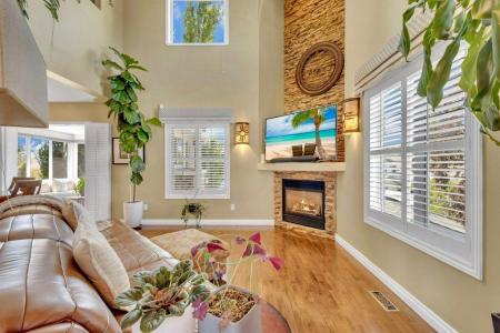 40 DREVER CLOSE, Red Deer, アルバータ T4R 2N6, カナダ