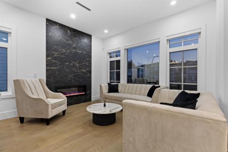 19759 33 AVENUE, Langley, British Columbia V3A 0N9, Canada