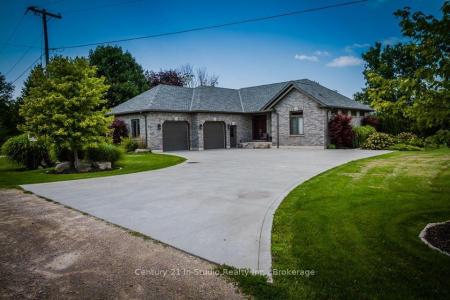 72235 LAKESHORE DRIVE, R.R. #1 DRIVE, Bluewater, Ontario N0M 2T0, Canada