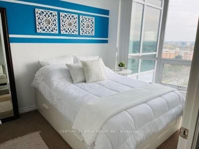 18 HOLMES AVENUE, Toronto, Ontario M2N 0E1, Canada