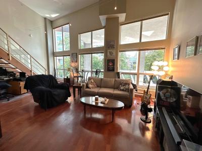 933 SEYMOUR STREET, Vancouver, British Columbia V6B 6L6, Canada