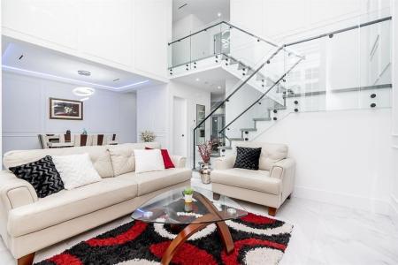 19718 33 AVENUE, Langley, British Columbia V3A 0N9, Canada