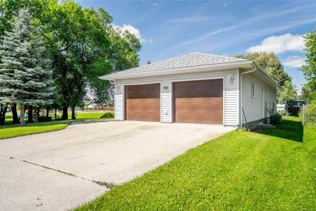 931 MAIN STREET, Steinbach, Manitoba R5G 1Z9, Kanada