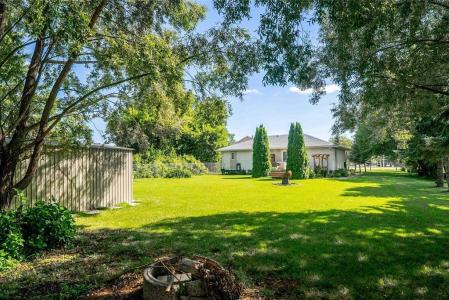 931 MAIN STREET, Steinbach, Manitoba R5G 1Z9, Kanada