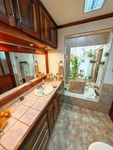 Guachipelin , San Rafael Escazú, San José 00001, كوستاريكا 