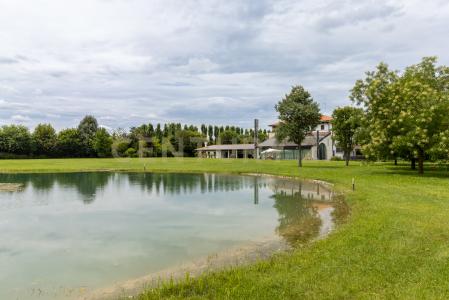 via Carrer, Arcade, Veneto 31030, Italia