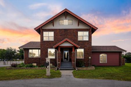 2009 1st Avenue E, Newton, Iowa 50208, USA