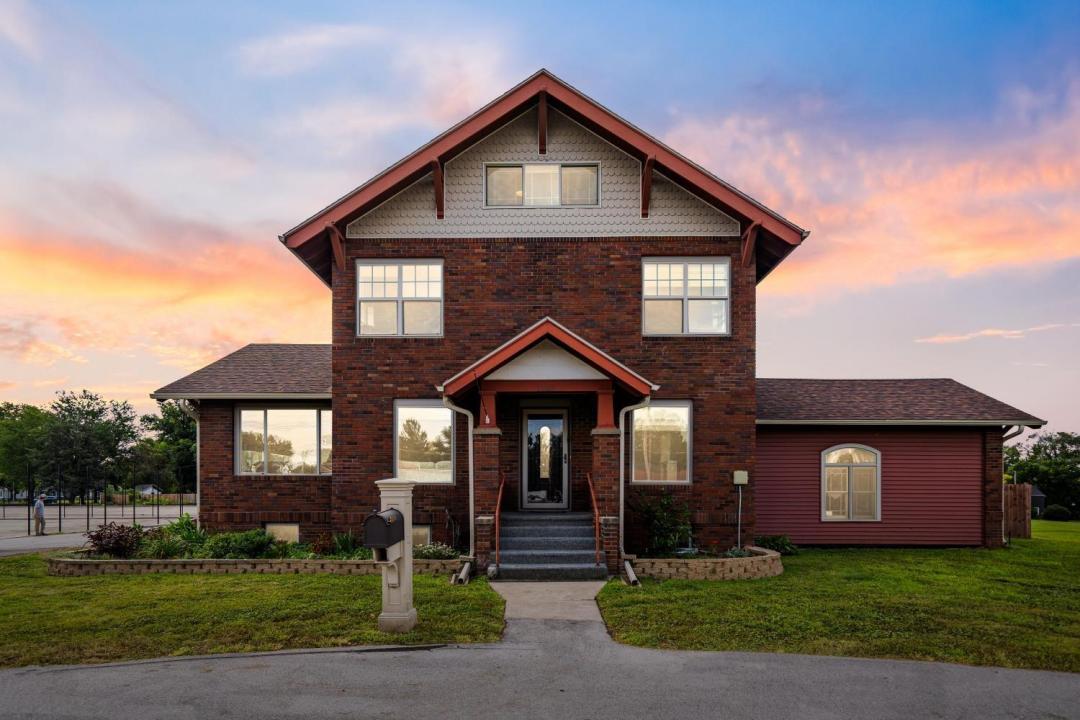 2009 1st Avenue E, Newton, Iowa 50208