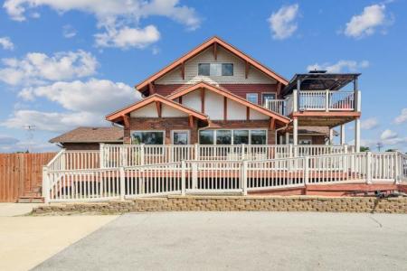 2009 1st Avenue E, Newton, Iowa 50208