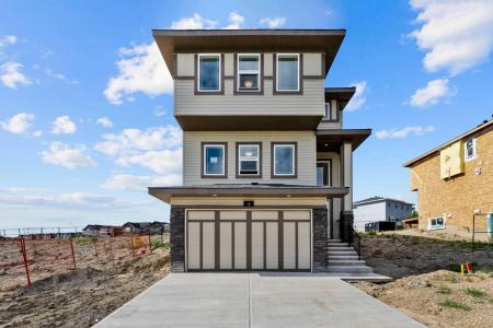 129 HERITAGE BOULEVARD, Cochrane, Alberta T4C 3G8, Canada