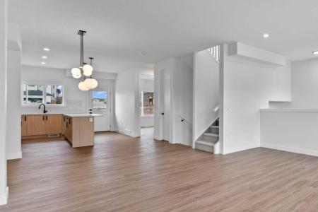 129 HERITAGE BOULEVARD, Cochrane, Alberta T4C 3G8, Canada