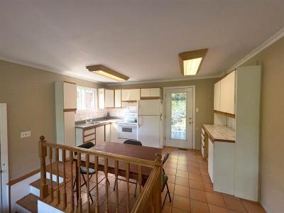 566 Route 105, Chelsea, Quebec J9B 1L2, Kanada