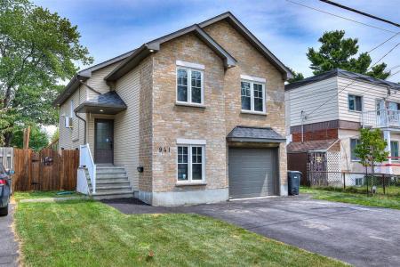 941 10e Avenue, Laval (Fabreville), Quebec H7R 4M6, Canadá