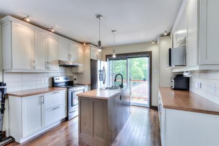 941 10e Avenue, Laval (Fabreville), Quebec H7R 4M6, Canadá