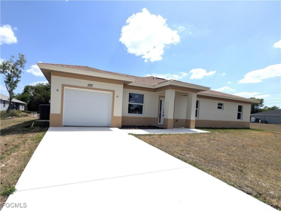 1103 Harold Avenue S, Lehigh Acres, Floryda 33973, USA
