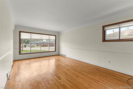 25542 W Warren Street, Dearborn Heights, Michigan 48127, USA