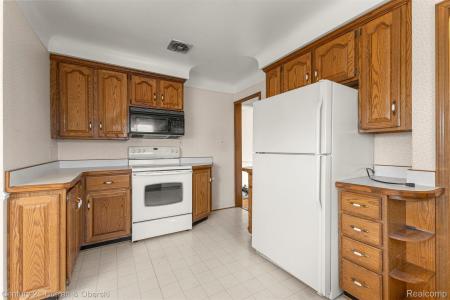 25542 W Warren Street, Dearborn Heights, Michigan 48127, USA