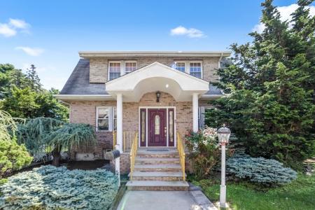 570 Winterburn Grove, Cliffside Park, NJ 07010, USA