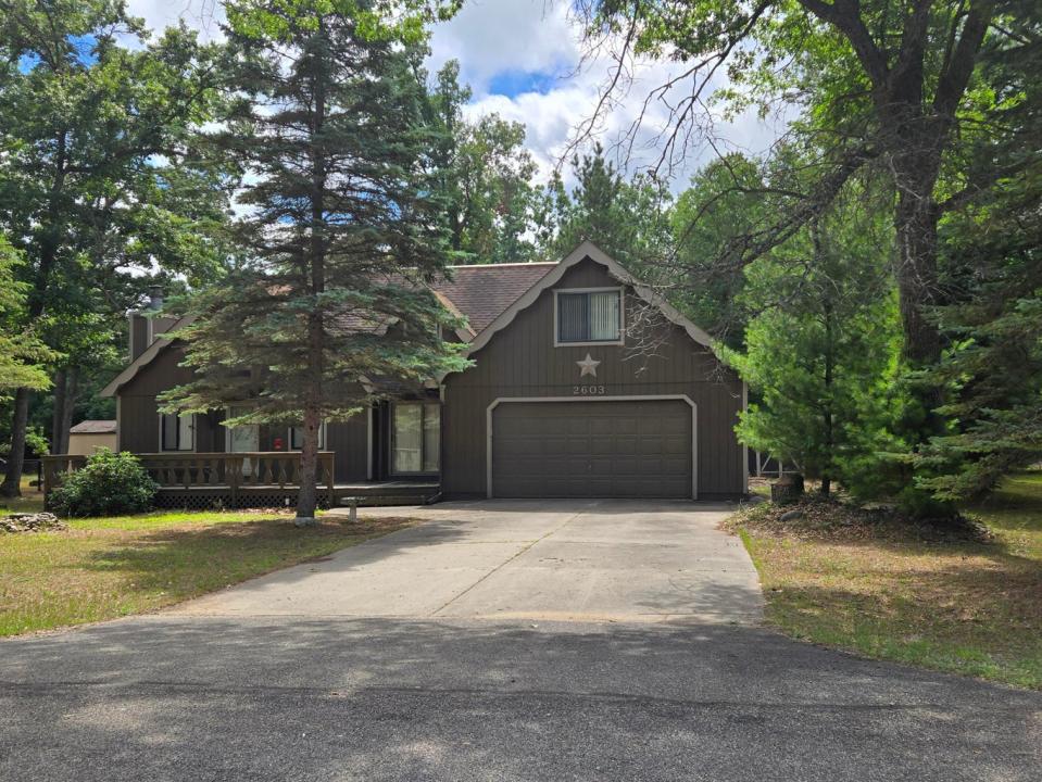 2603 South Crest Drive, Roscommon, Michigan 48653, Estados Unidos