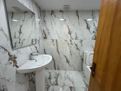 Rruga Barrikadave, Tirana, 알바니아