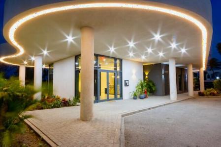 Fourteen Mullet Bay 1 Bedroom Apartment For Sale, Dawn Beach, Sint Maarten