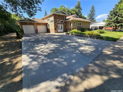 605 ELGIN STREET, Weyburn, Saskatchewan S4H 0B9, Canada