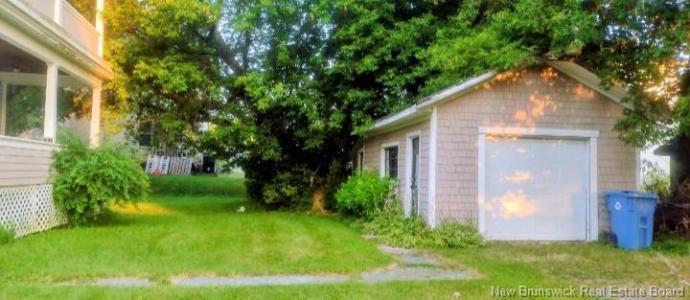 118 VICTORIA STREET, Woodstock, New Brunswick E7M 3A5, Canada