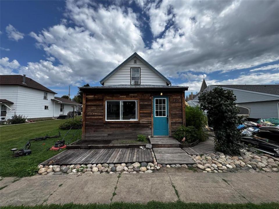 120 DUFFERIN STREET, Carberry, Manitoba R0K 0H0, Canada