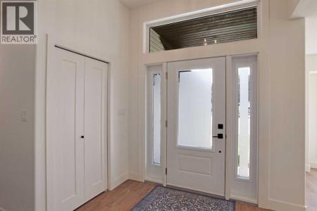 32 FAIRVIEW CLOSE EAST, Brooks, Alberta T1R 0N7, Canada