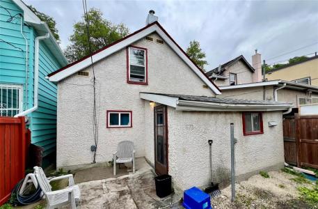 673 TORONTO STREET, Winnipeg, Manitoba R3E 1Z4, CANADÁ