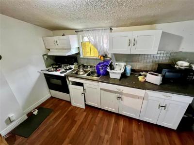 673 TORONTO STREET, Winnipeg, Manitoba R3E 1Z4, CANADÁ