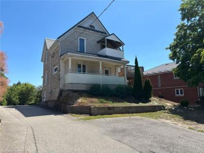 134 LANCASTER STREET W, Kitchener, 온타리오주 N2H 4T6, 캐나다