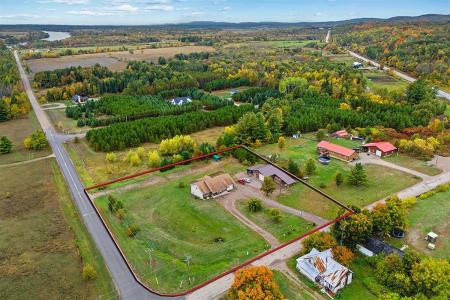 75  Ch. Laforest, Litchfield, كيبيك J0X 1K0, كندا 