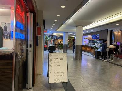 733 Rue Cathcart, Montréal (Ville-Marie), Quebec H3B 1M6, Canada