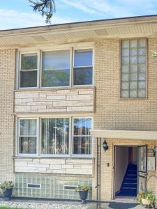 5043 W Cornelia Avenue , 2, Chicago, Illinois 60641, USA