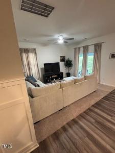 23 Rolling Banks Drive, Louisburg, North Carolina 27549, USA