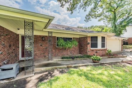 833 W. Cheryl Ave, Hurst, Texas 76053, États-Unis