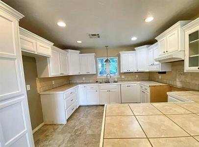 2009 Trailwood Street, Stigler, Oklahoma 74462, USA