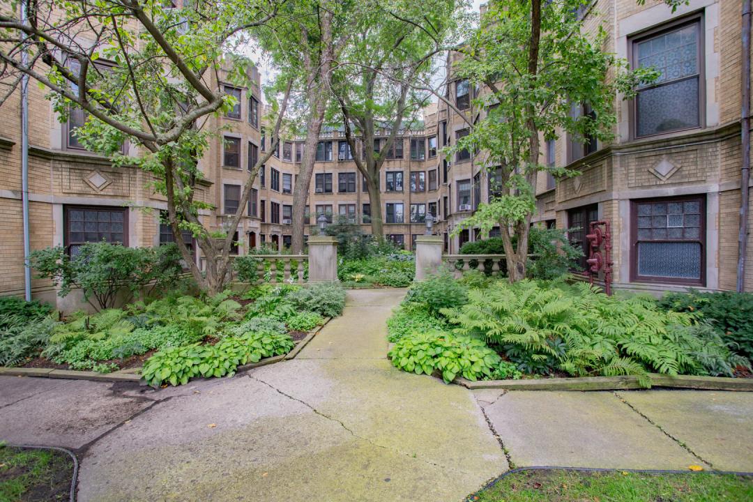 1225 W Lunt Avenue , 2B, Chicago, Illinois 60626